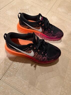 Nike Flyknit Max, SZ 10, worn twice